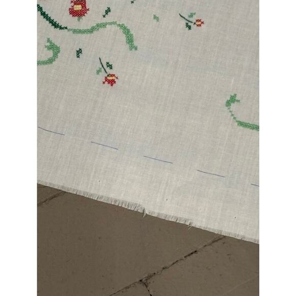 Vintage Cross Stitch Red Green Floral Unfinished Table Cloth - Picture 4 of 7